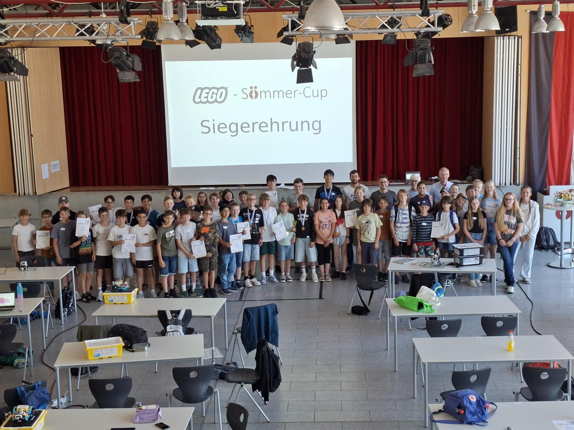 Roboter und Wettbewerbsstationen beim SÖmmerCup 2026
